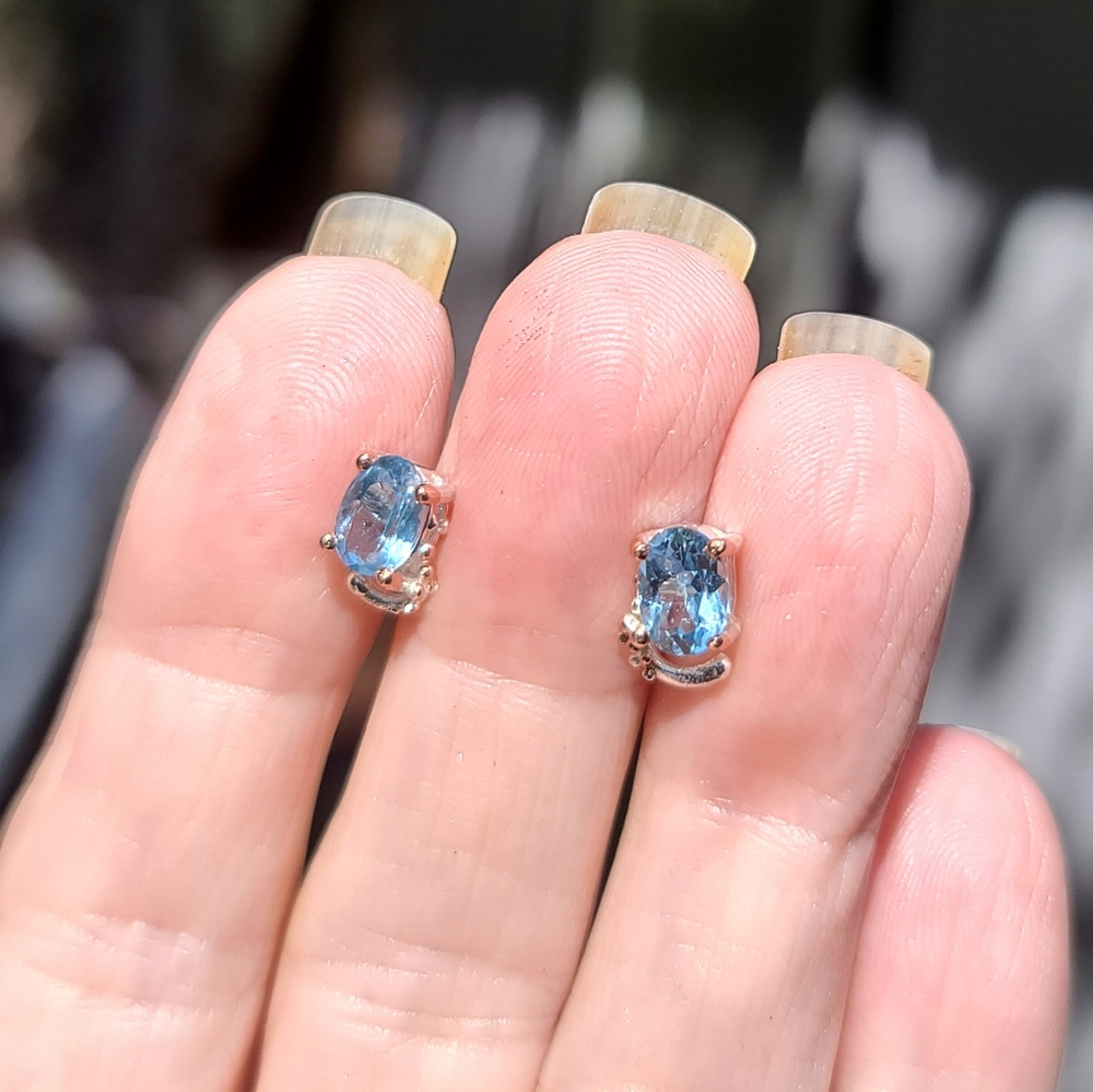 Topaz 4k sterling & gold stud earrings - Picture 6 of 8